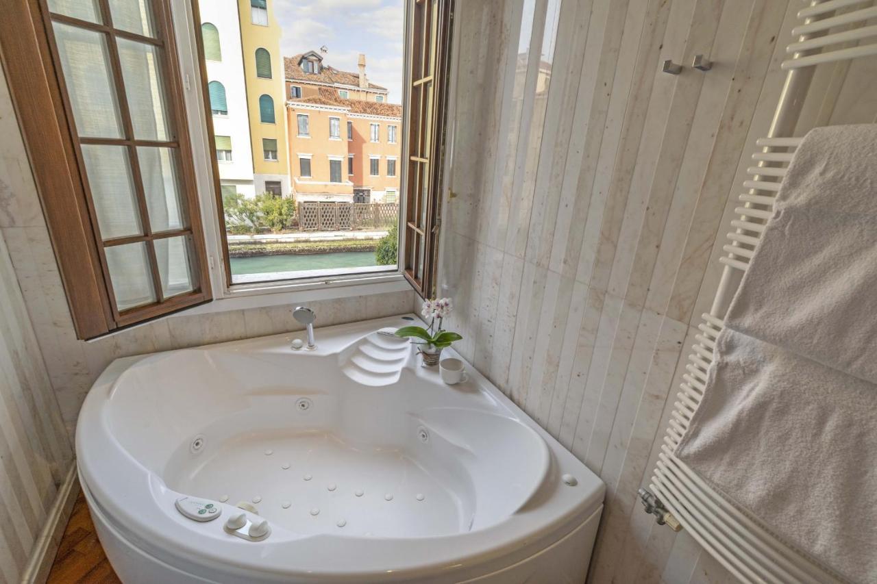 Tolentini Canal View & Terrace By Wonderful Italy البندقية المظهر الخارجي الصورة